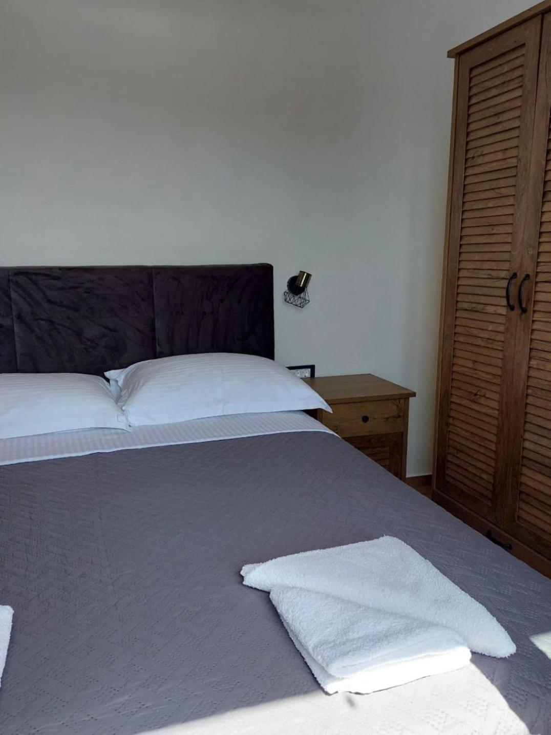 Apartmani Karla Paklenica Starigrad Paklenica Exterior foto