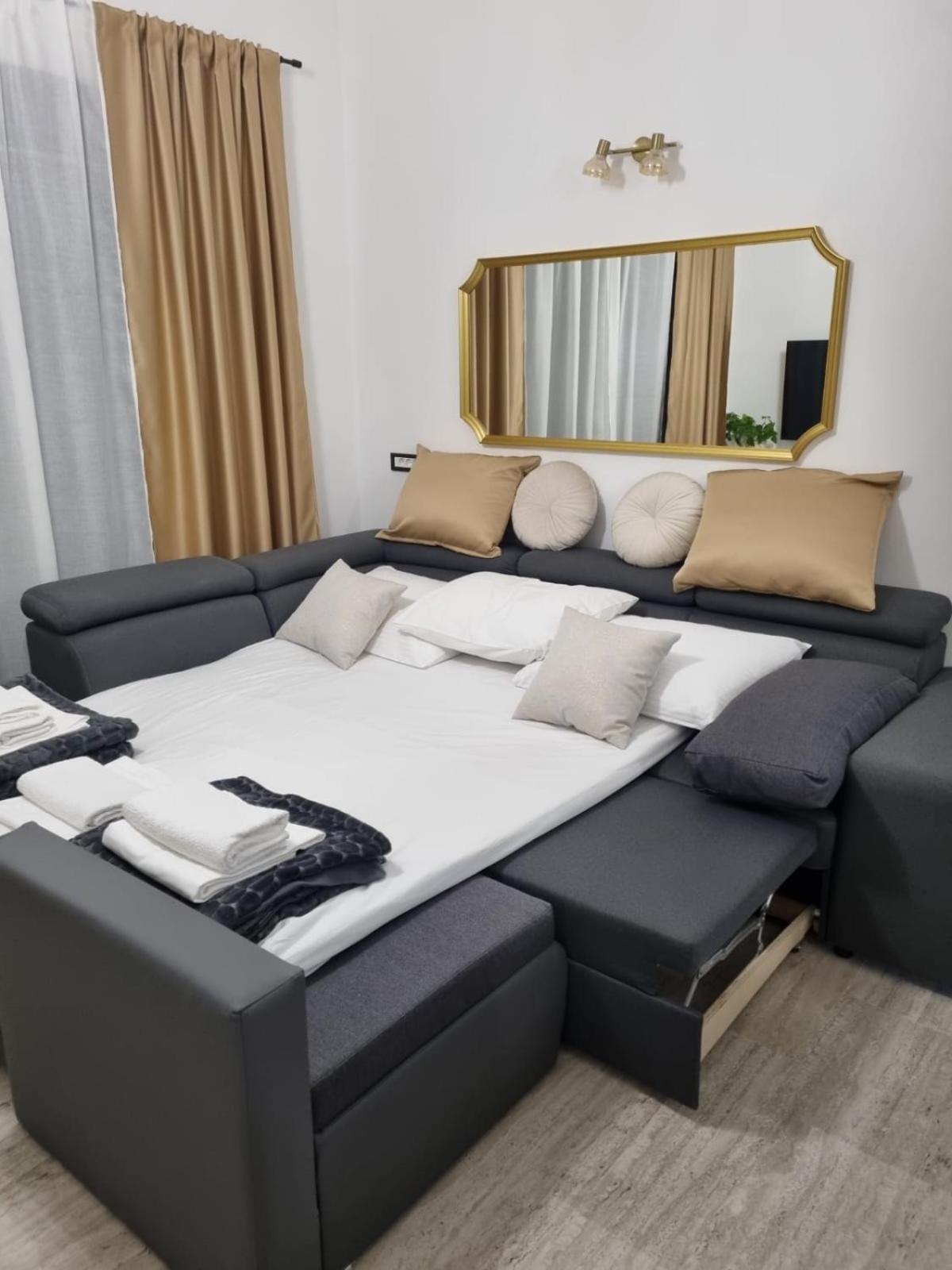 Apartmani Karla Paklenica Starigrad Paklenica Exterior foto